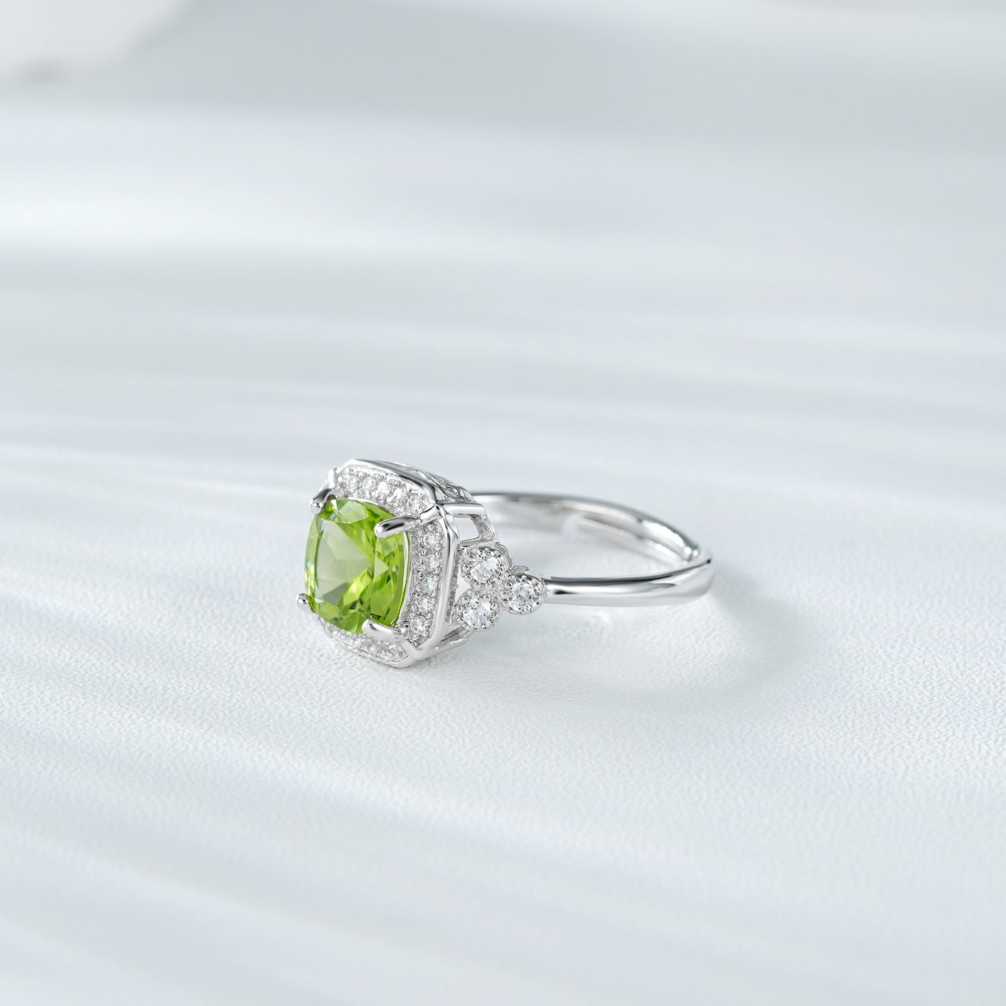 Luxury Women's Ring Temperament Small Sugar Peridot Ring S925 Silver