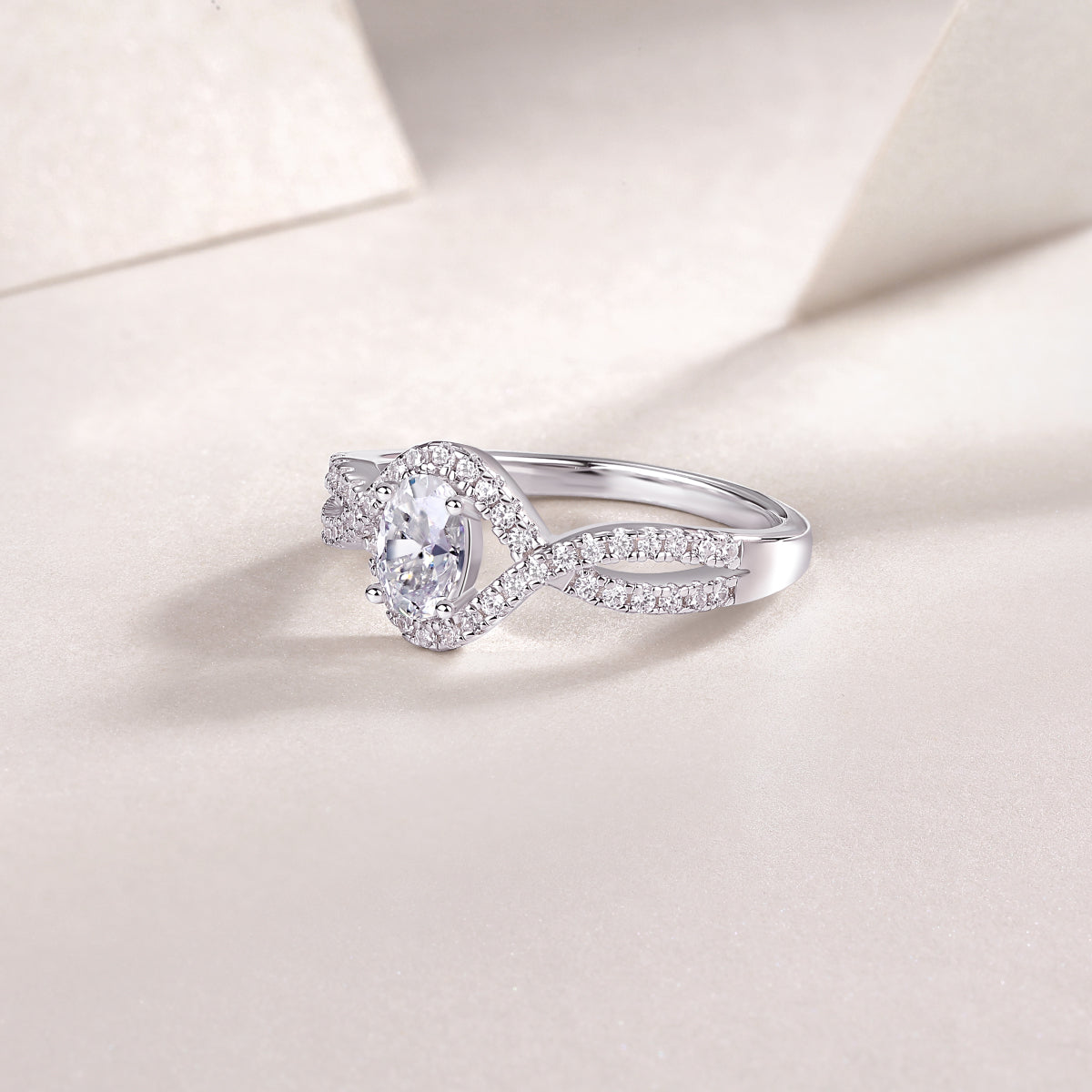 Alice in Wonderland – Moissanite Wedding Ring (S925 Silver, Platinum Plated)