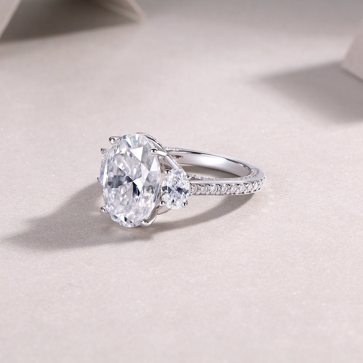 Luxury Oval Moissanite Crown Ring – S925 Silver