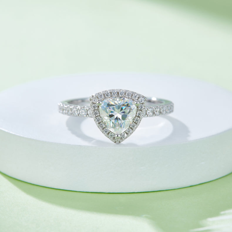 Luxury Triangle Moissanite Ring – S925 Silver