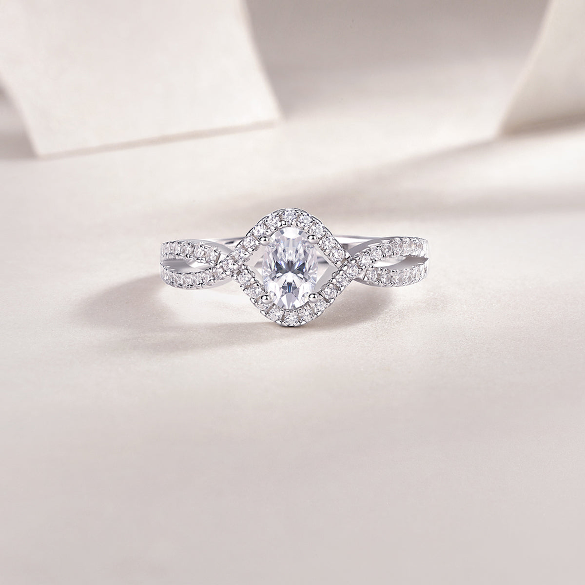 Alice in Wonderland – Moissanite Wedding Ring (S925 Silver, Platinum Plated)