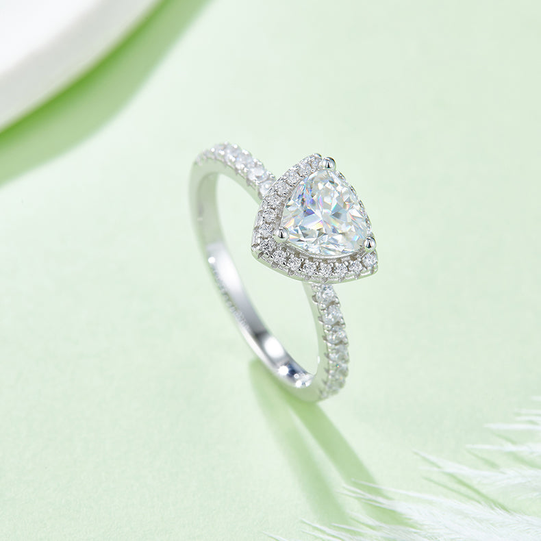 Luxury Triangle Moissanite Ring – S925 Silver