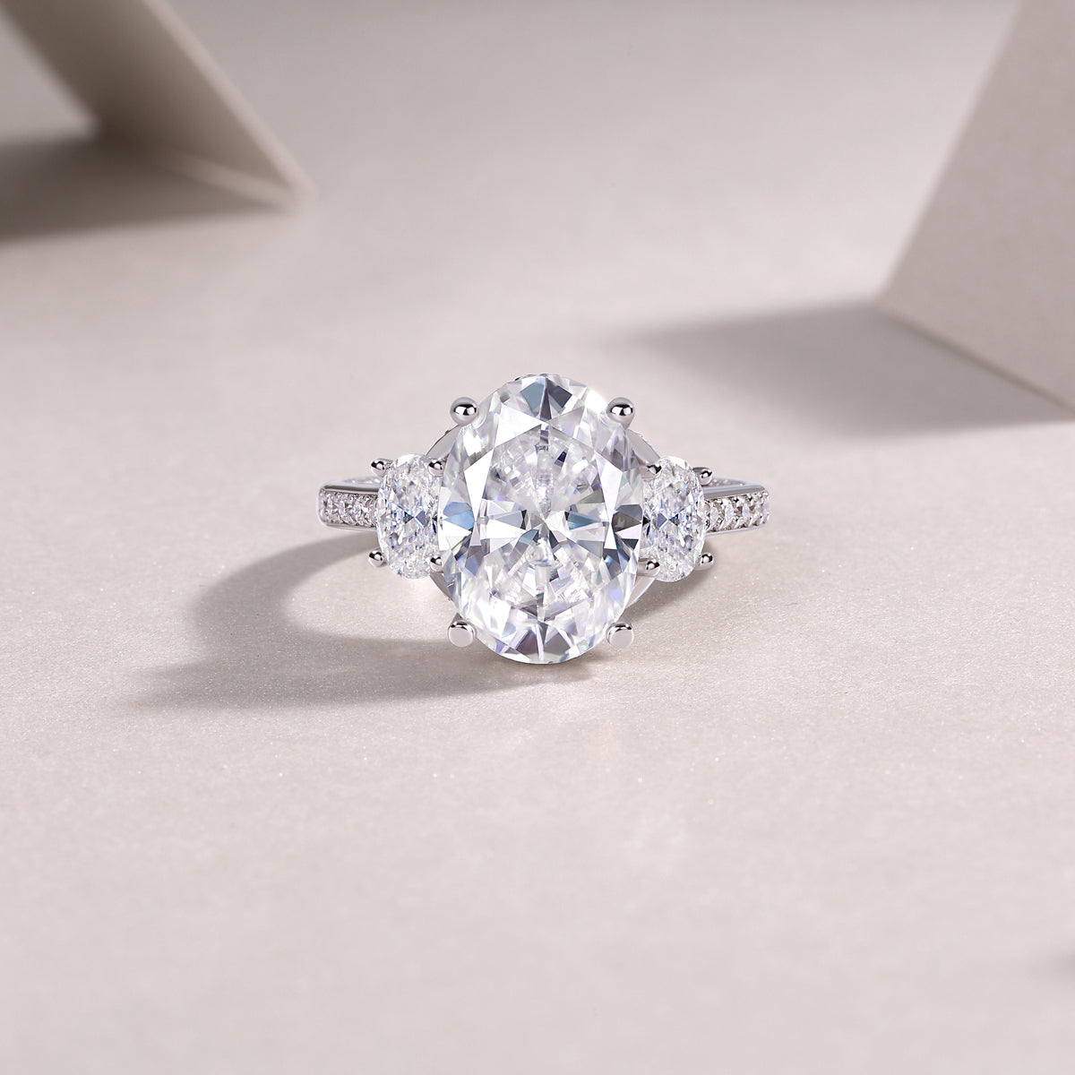 Luxury Oval Moissanite Crown Ring – S925 Silver