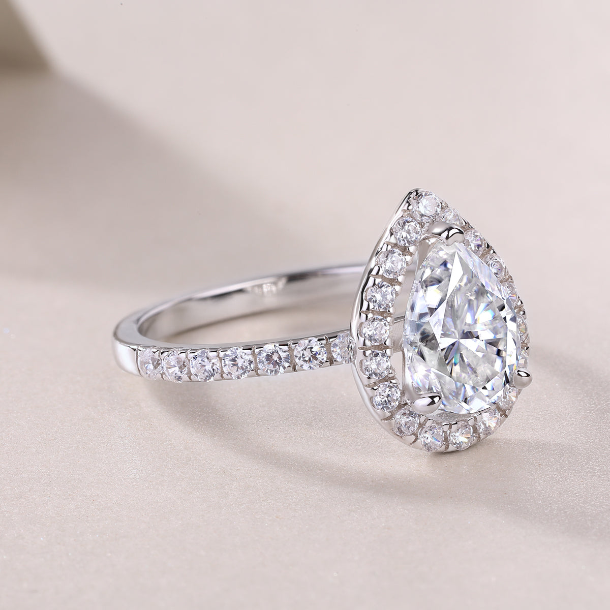 Luxury Electric Moissanite Ring – S925 Silver