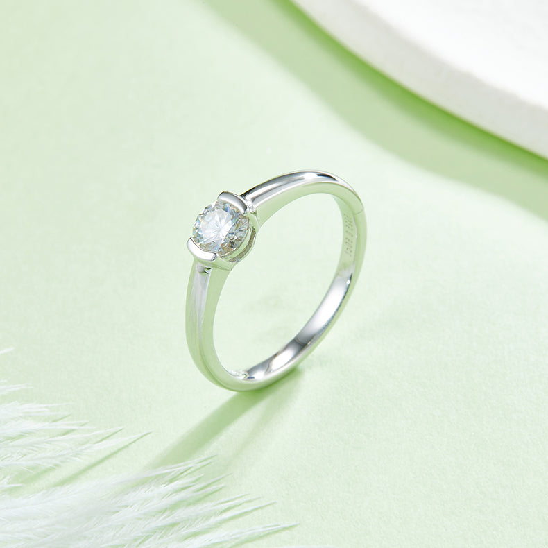 Luxury 0.5CT Moissanite Ring – S925 Silver