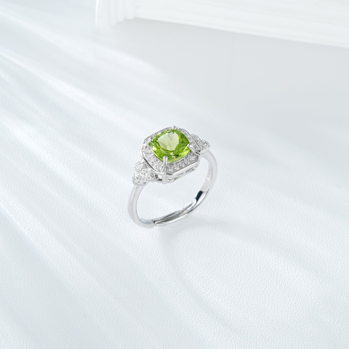 Luxury Women's Ring Temperament Small Sugar Peridot Ring S925 Silver