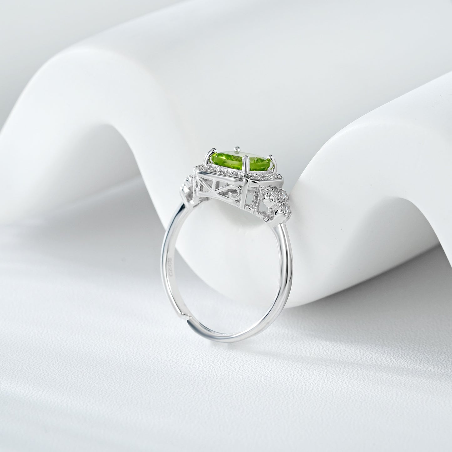 Luxury Women's Ring Temperament Small Sugar Peridot Ring S925 Silver