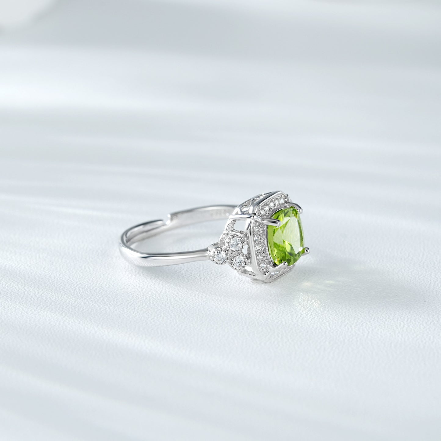 Luxury Women's Ring Temperament Small Sugar Peridot Ring S925 Silver