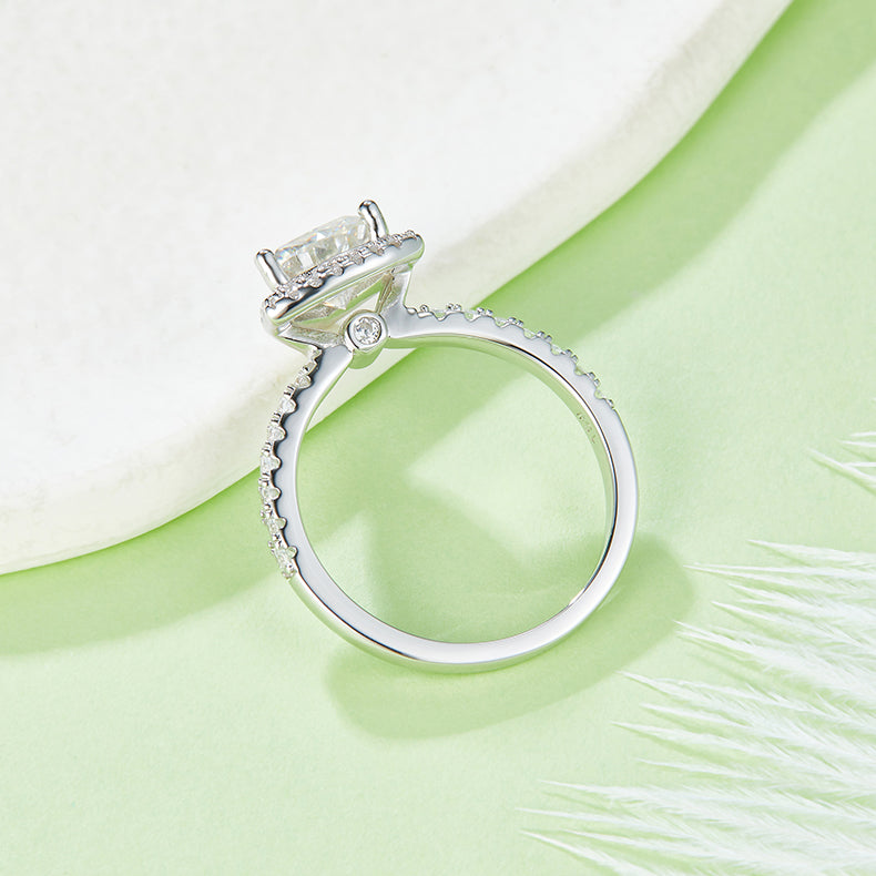 Luxury Triangle Moissanite Ring – S925 Silver