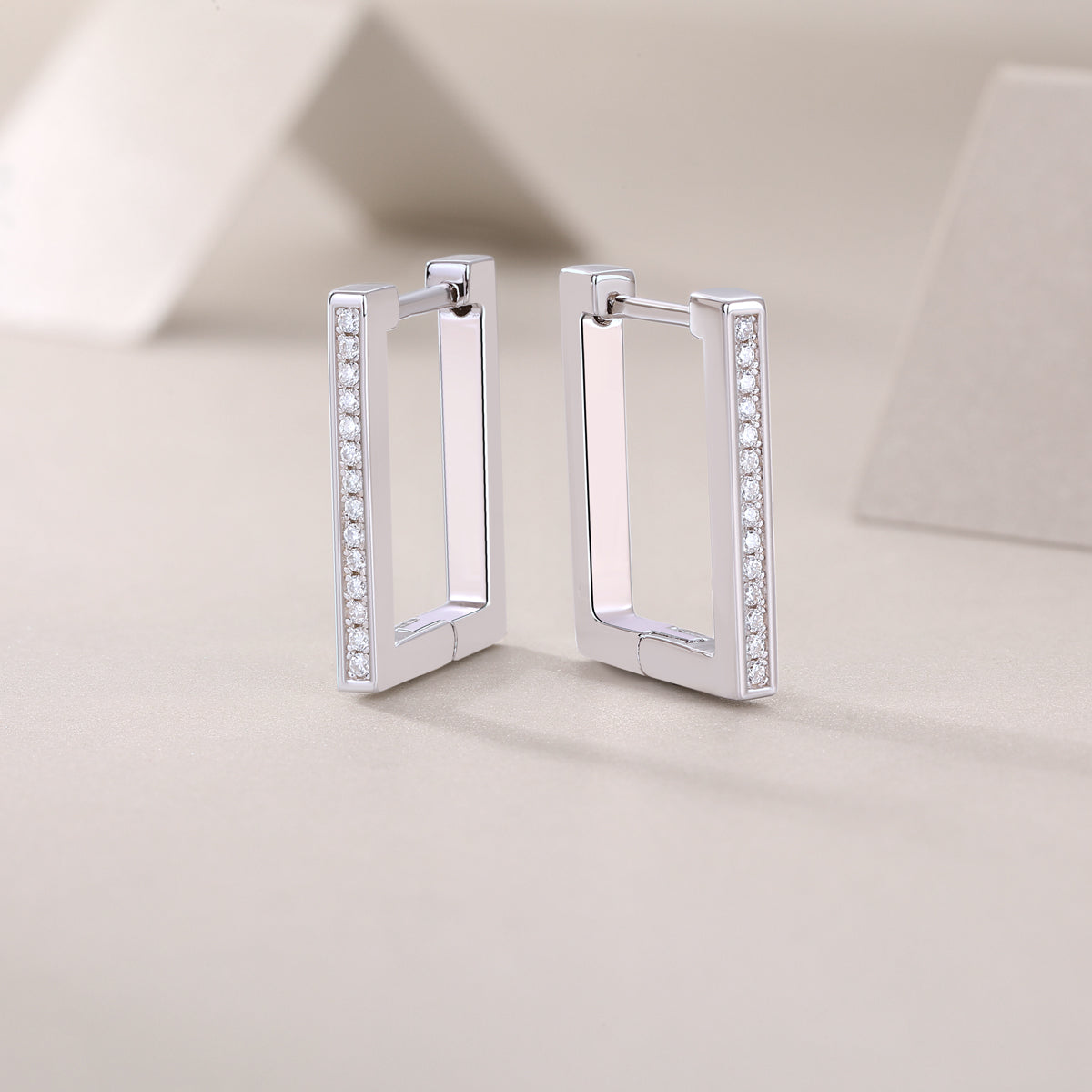 Brave – Moissanite Stud Earrings (S925 Silver, Platinum Plated)