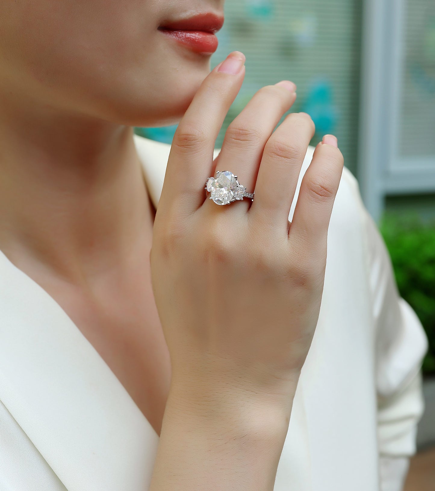 Luxury Oval Moissanite Crown Ring – S925 Silver