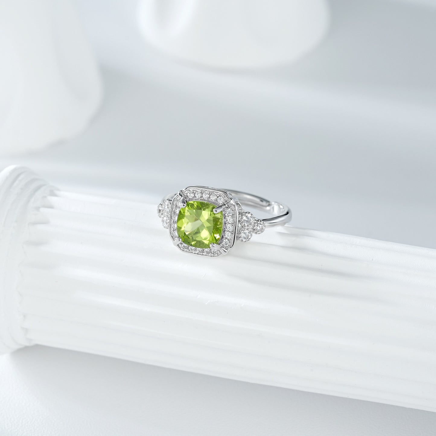 Luxury Women's Ring Temperament Small Sugar Peridot Ring S925 Silver