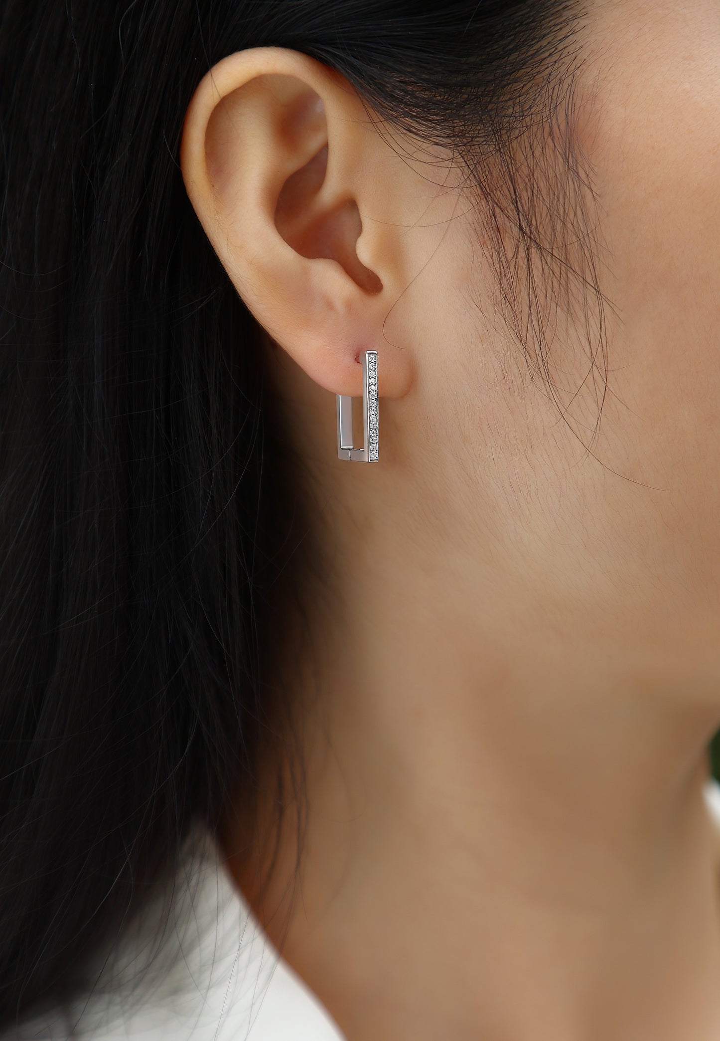 Brave – Moissanite Stud Earrings (S925 Silver, Platinum Plated)