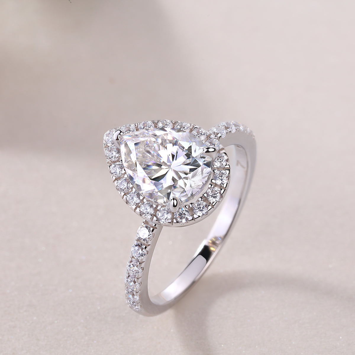 Luxury Electric Moissanite Ring – S925 Silver