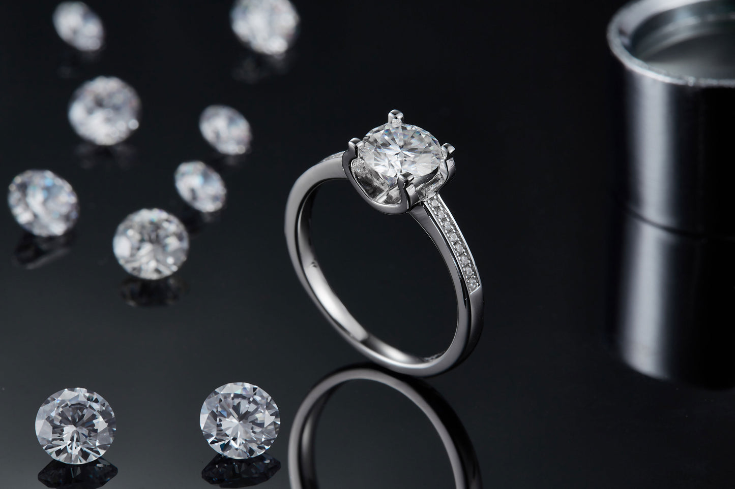 Luxury 1CT Claw Moissanite Ring – S925 Silver